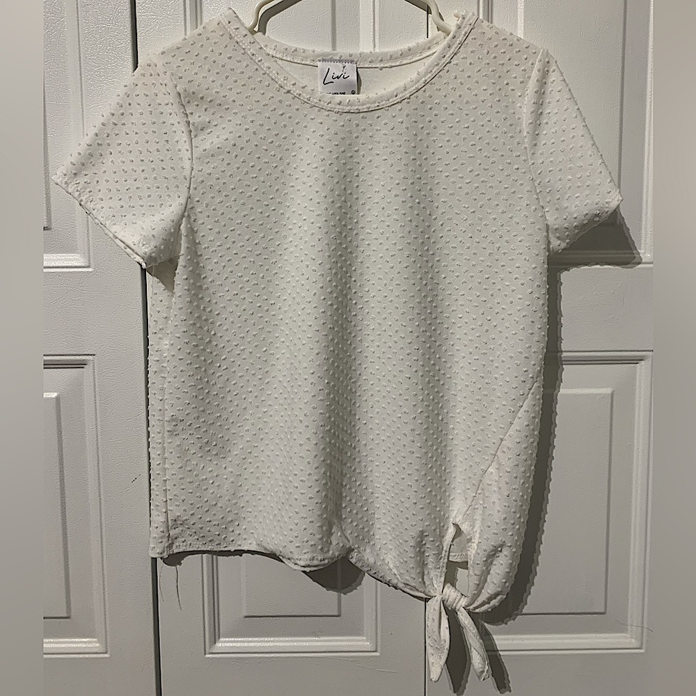 Livi by Olivia Rae Side Tie popcorn detail T shirt